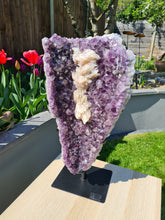 Load image into Gallery viewer, Amethyst Shield with calcite on stand : Three doves
